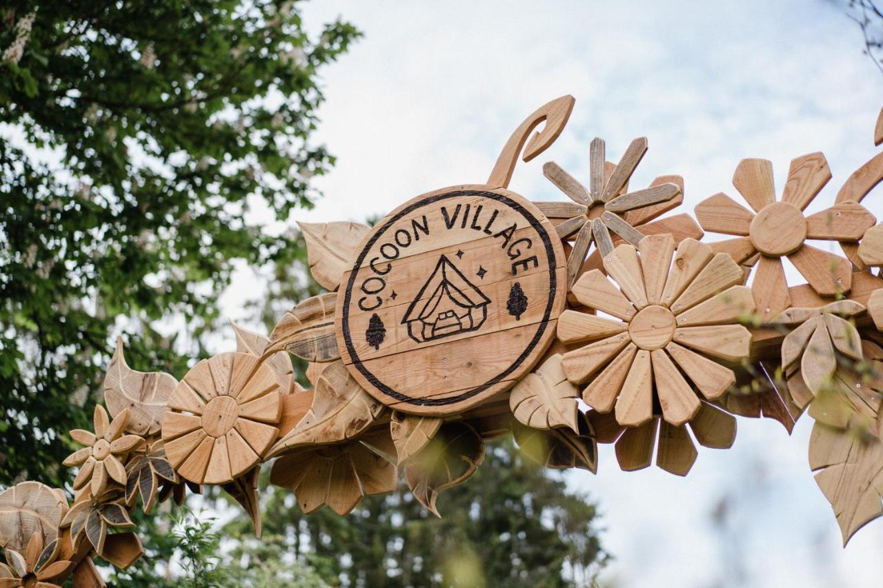 Cocoon Village - Glamping - Domaine Des Grottes De Han 로슈포르 외부 사진